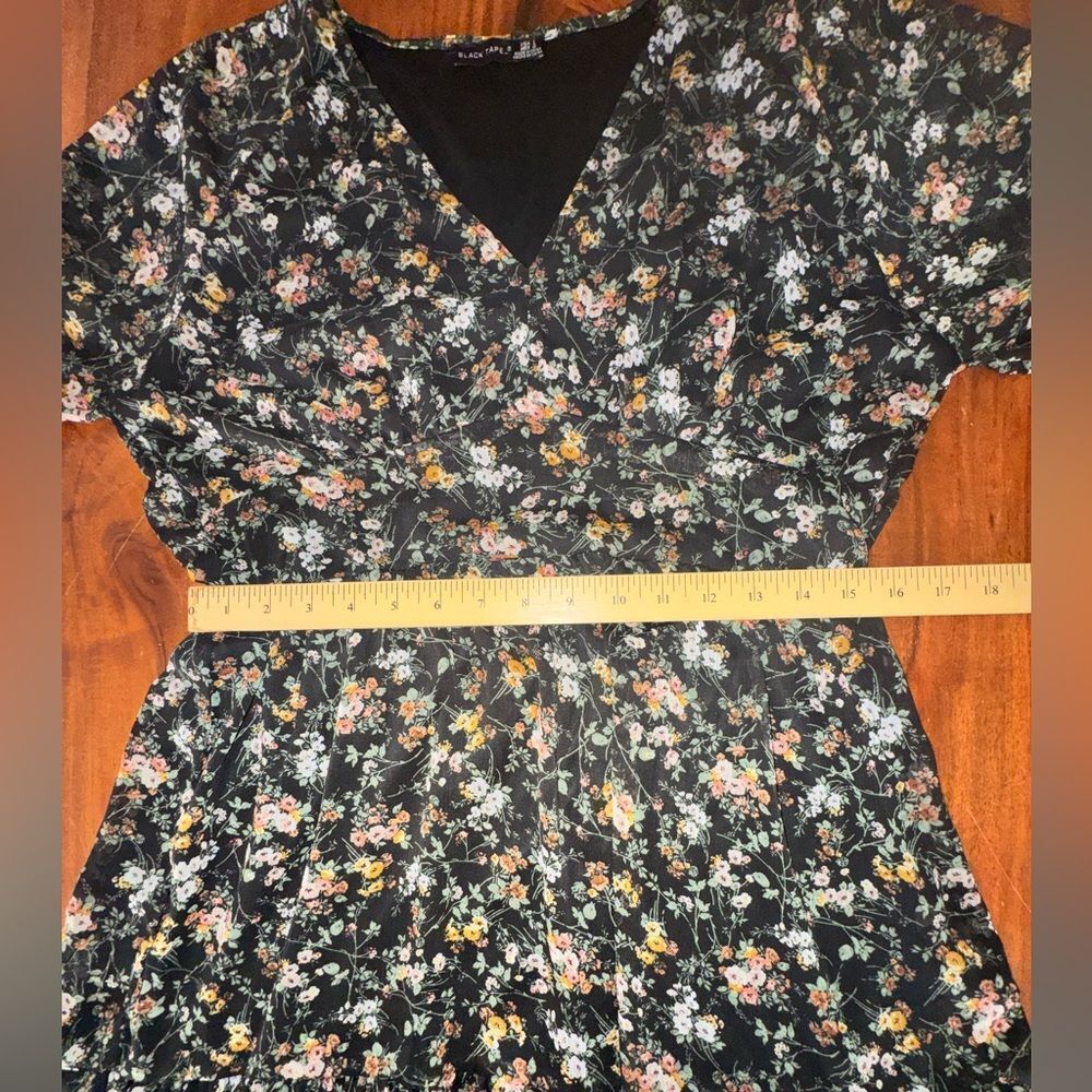 Black Tape Floral V-Neck Ruffle Hem Long Sleeve Mini Dress Black Multi Size LG - Picture 13 of 14